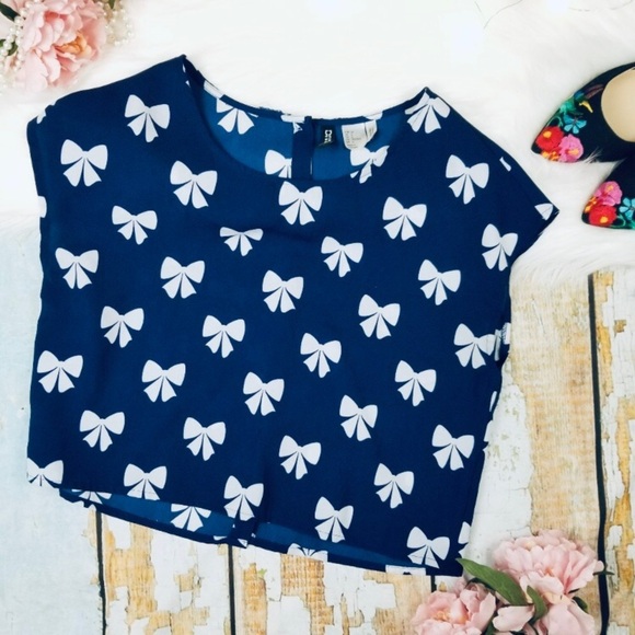 DIVIDED by H&M Navy Boxy Fit Crop “Bow” Top - Picture 12 of 14